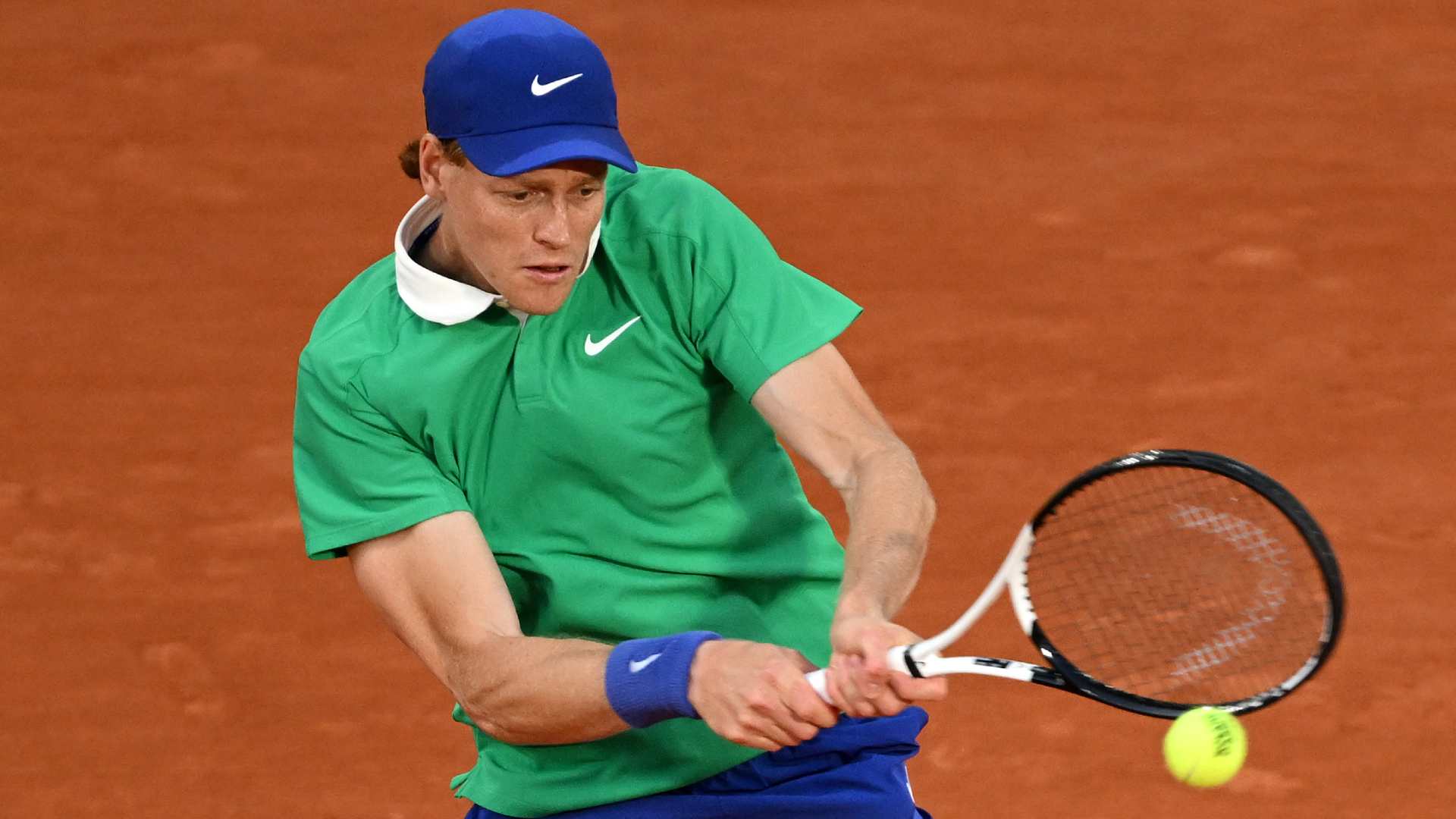 Jannik Sinner defeats Andrey Rublev on Monday at Roland Garros.