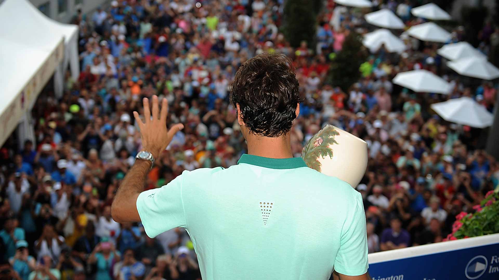 <a href='https://www.atptour.com/en/players/roger-federer/f324/overview'>Roger Federer</a> poses with the winner's trophy on Champion's Balcony after defeating <a href='https://www.atptour.com/en/players/david-ferrer/f401/overview'>David Ferrer</a> in the 2014 Cincinnati final