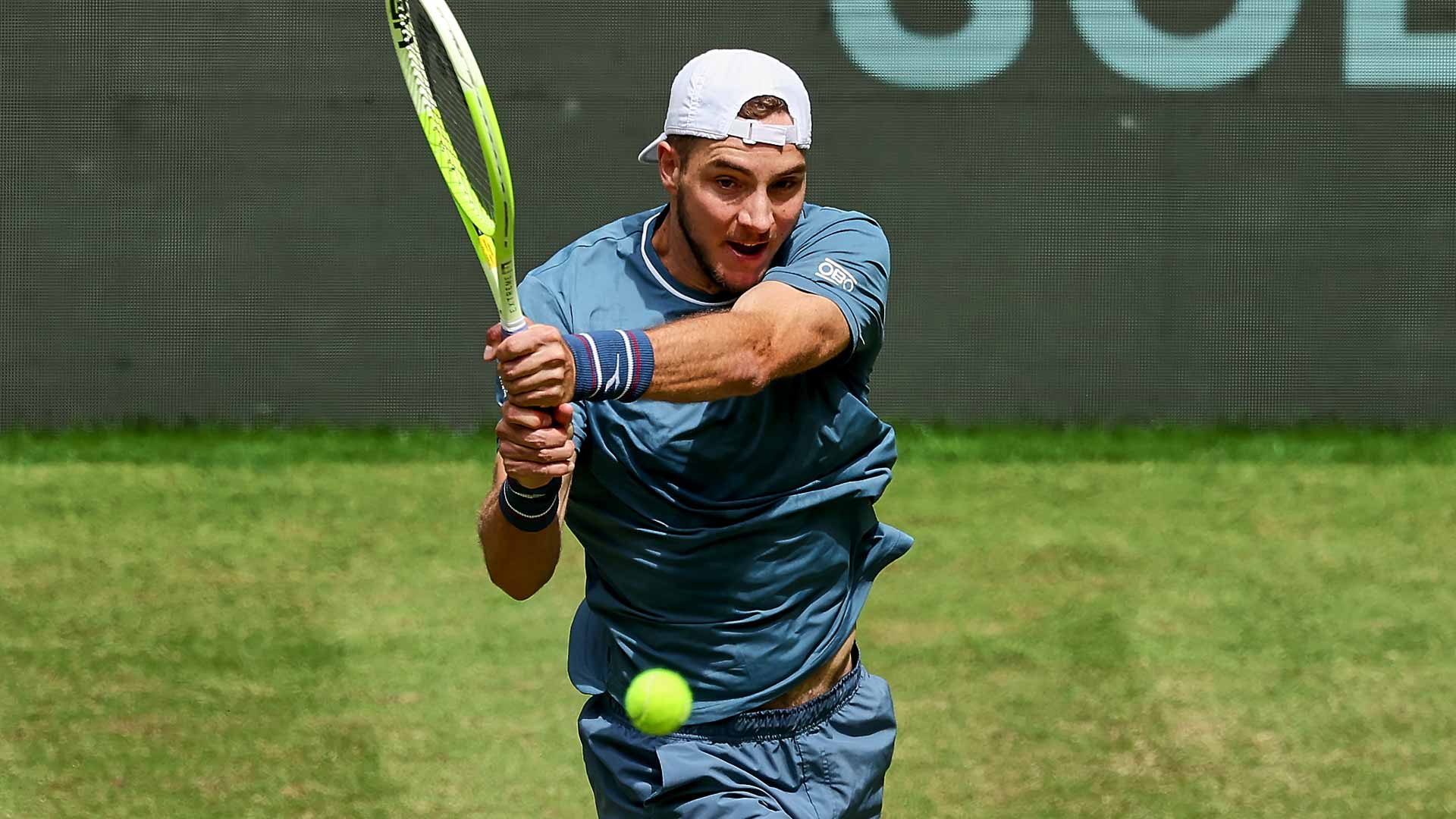 Jan Lennard Struff Upsets Stefanos Tsitsipas In Halle Atp Tour Tennis