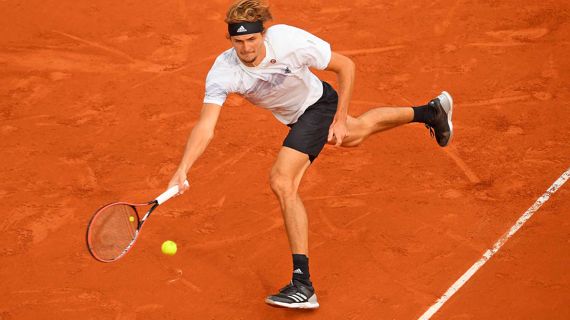 Alexander Zverev Survives In Five At Roland Garros Atp Tour Tennis