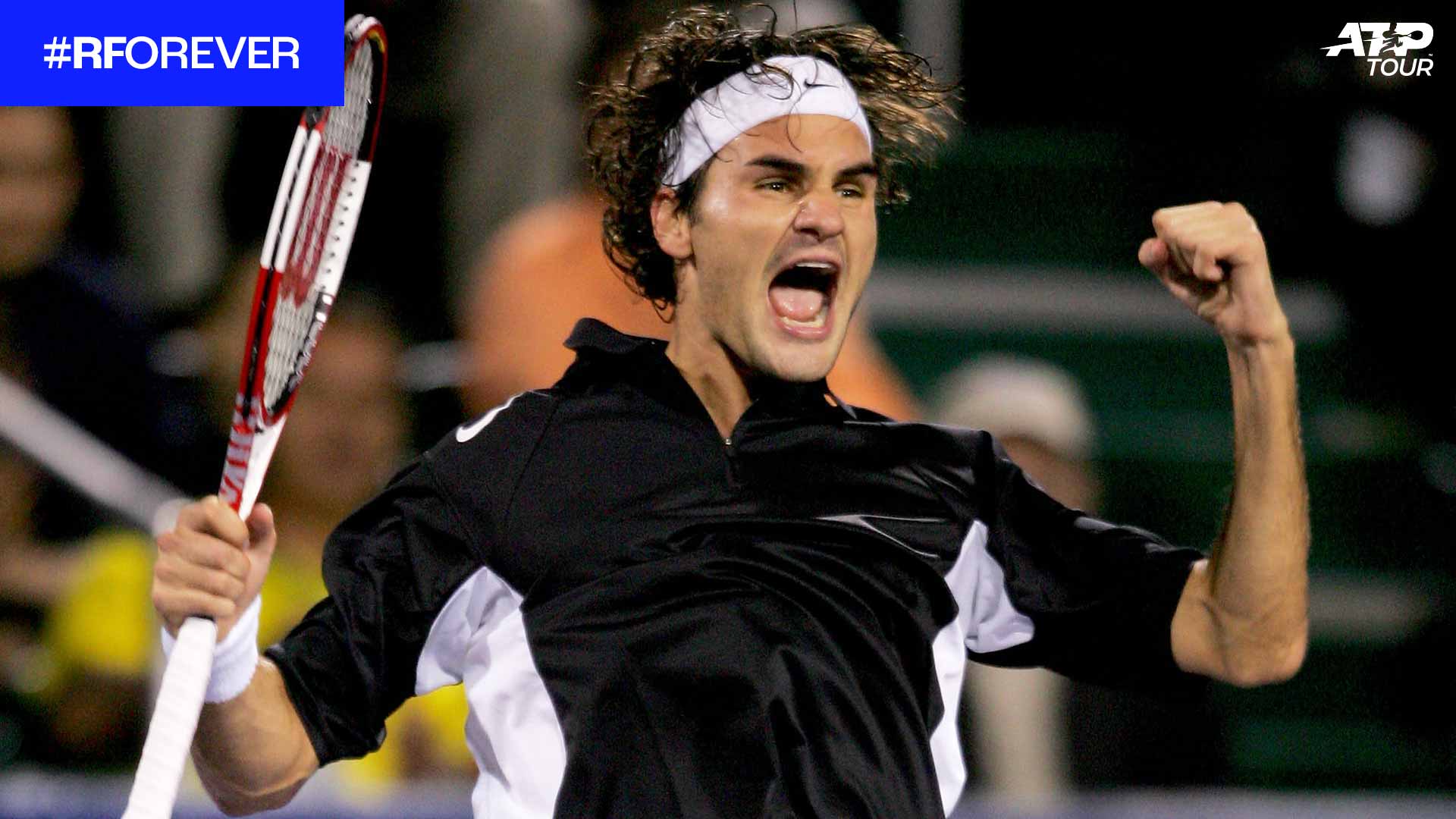 Roger Federer capped his outstanding 2004 season by winning a second consecutive Tennis Masters Cup title in Houston
