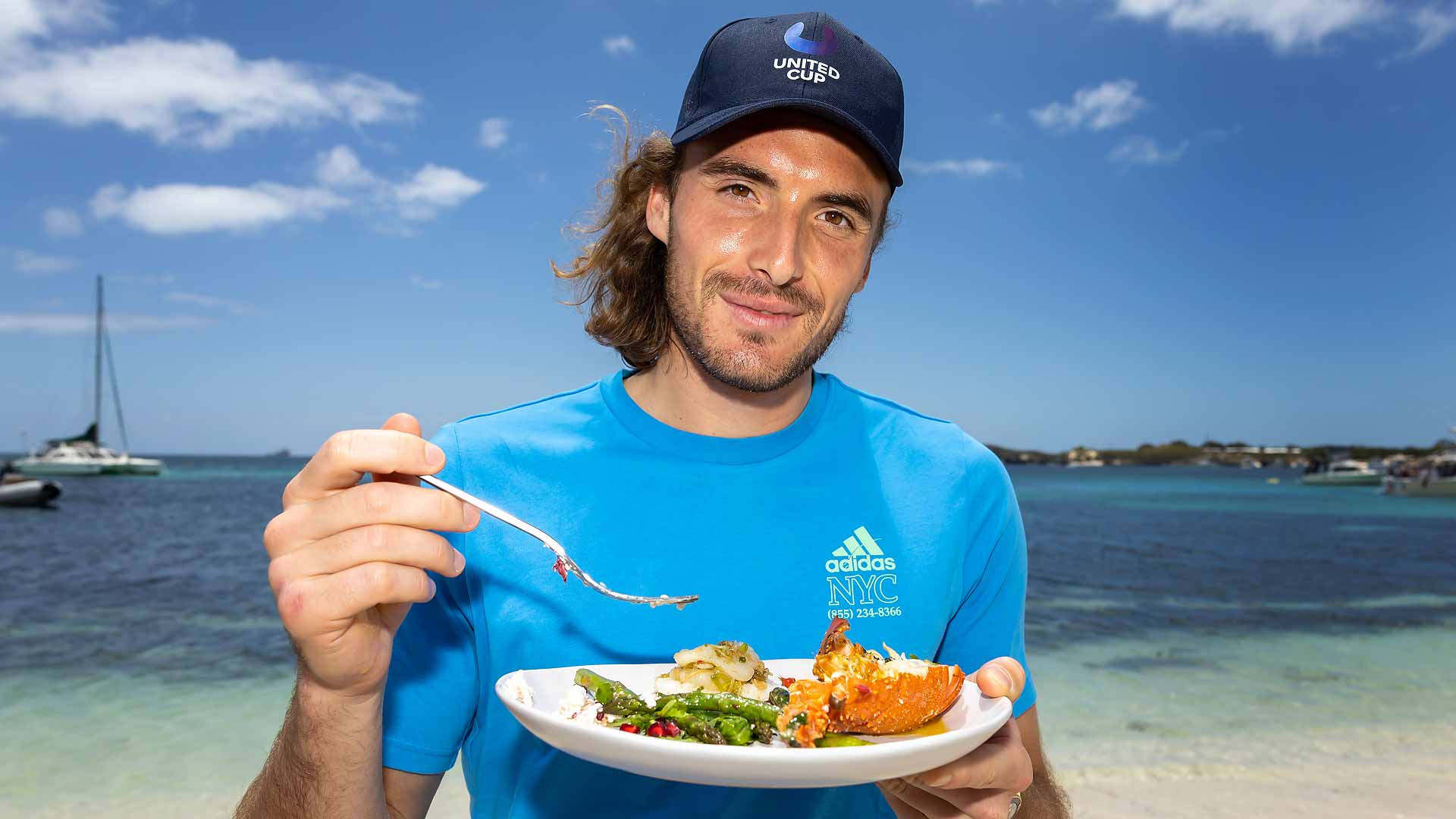 Stefanos Tsitsipas disfruta de la gastronomía durante su visita a Rottnest Island.
