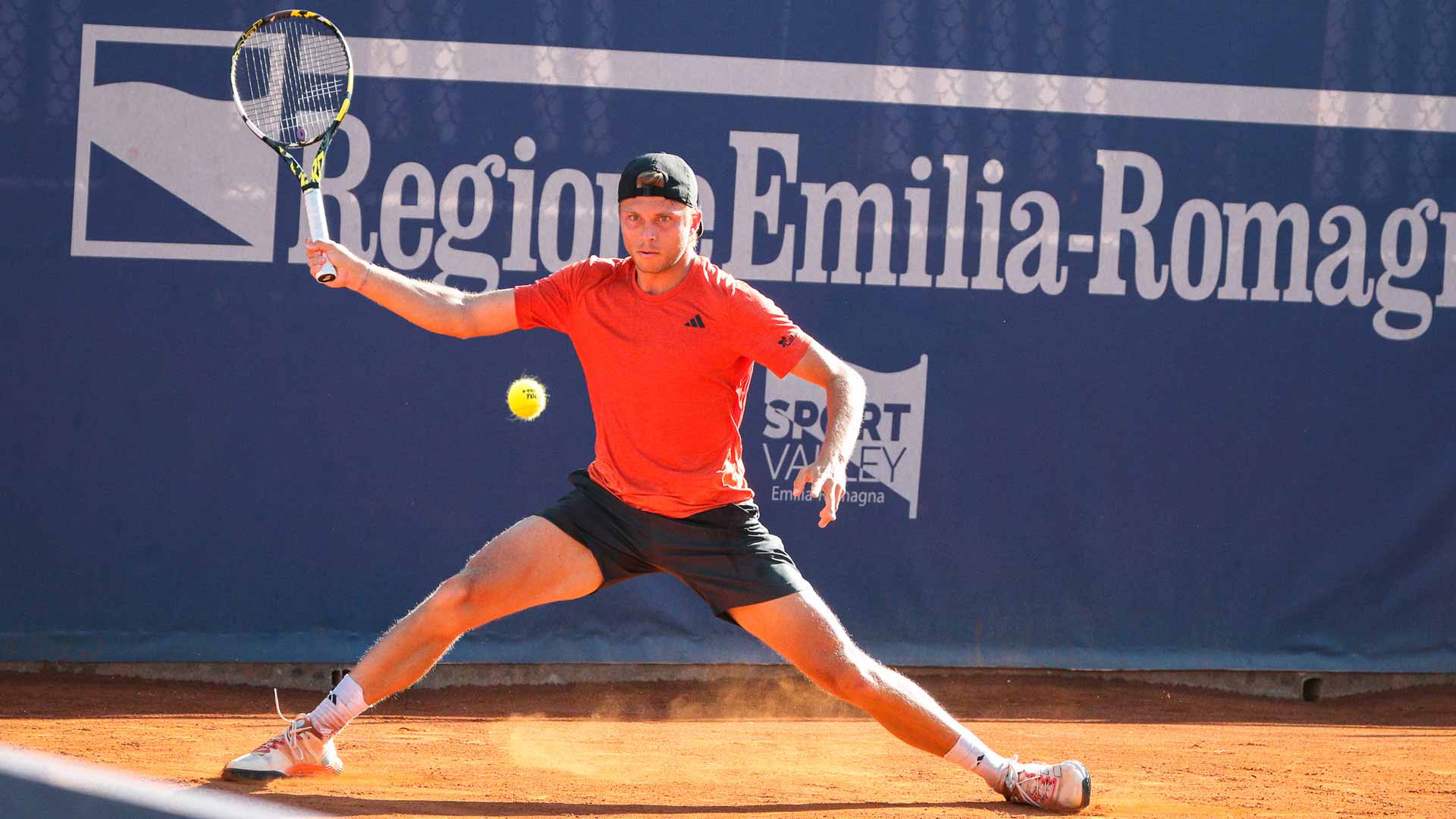 <a href='https://www.atptour.com/en/players/alexandre-muller/mp20/overview'>Alexandre Muller</a> wins his second Challenger title in Montechiarugolo.