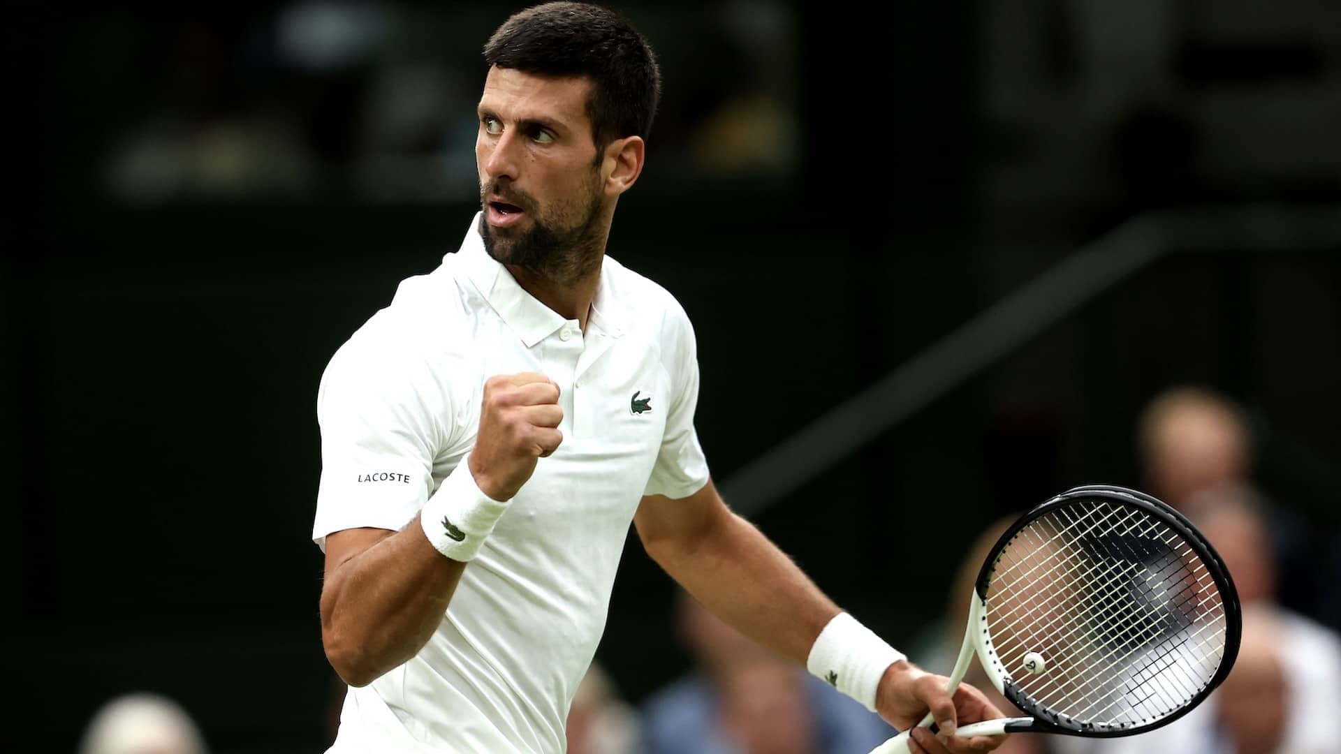 Novak Djokovic, durante su partido ante Jannik Sinner en Wimbledon.