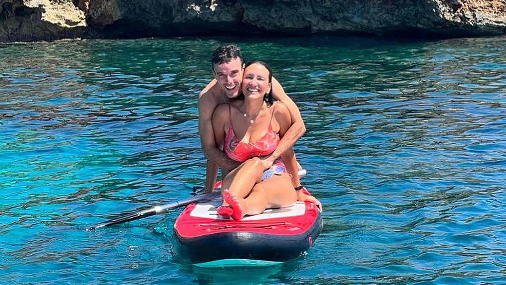 Roberto Bautista Agut, junto a su pareja Ana Bodí, en sus vacaciones este mes de agosto en Menorca.