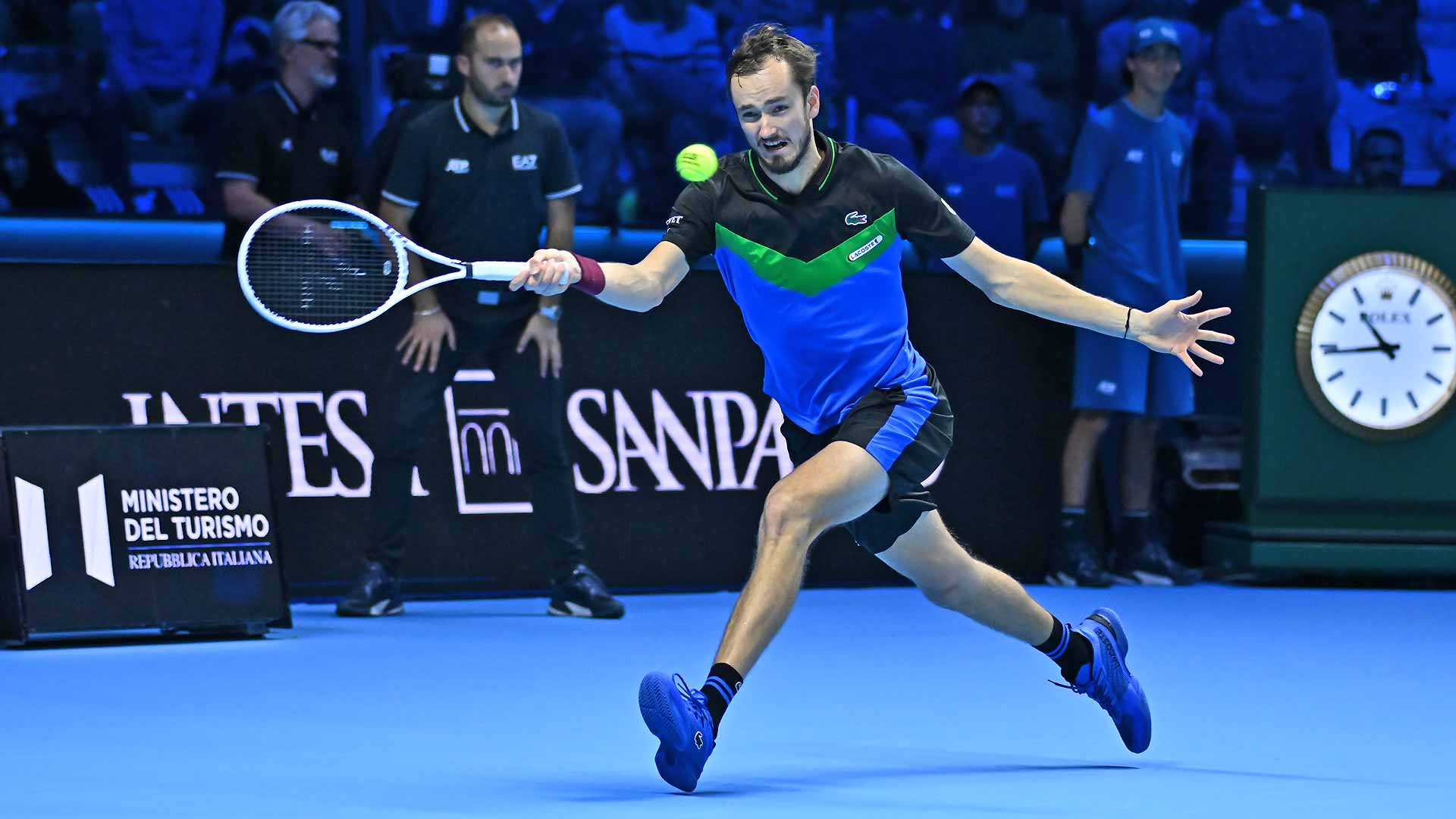 Daniil Medvedev en acción en las Nitto ATP Finals 2023.