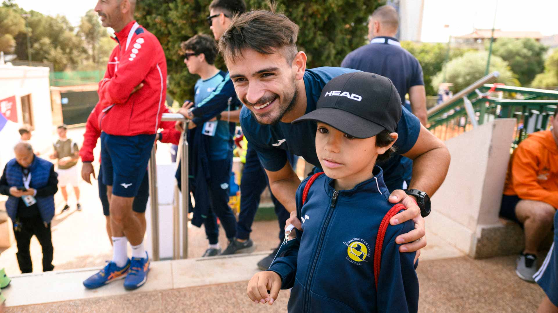 <a href='https://www.atptour.com/en/players/mariano-navone/n0bs/overview'>Mariano Navone</a> greets a fan at the Cagliari Challenger.