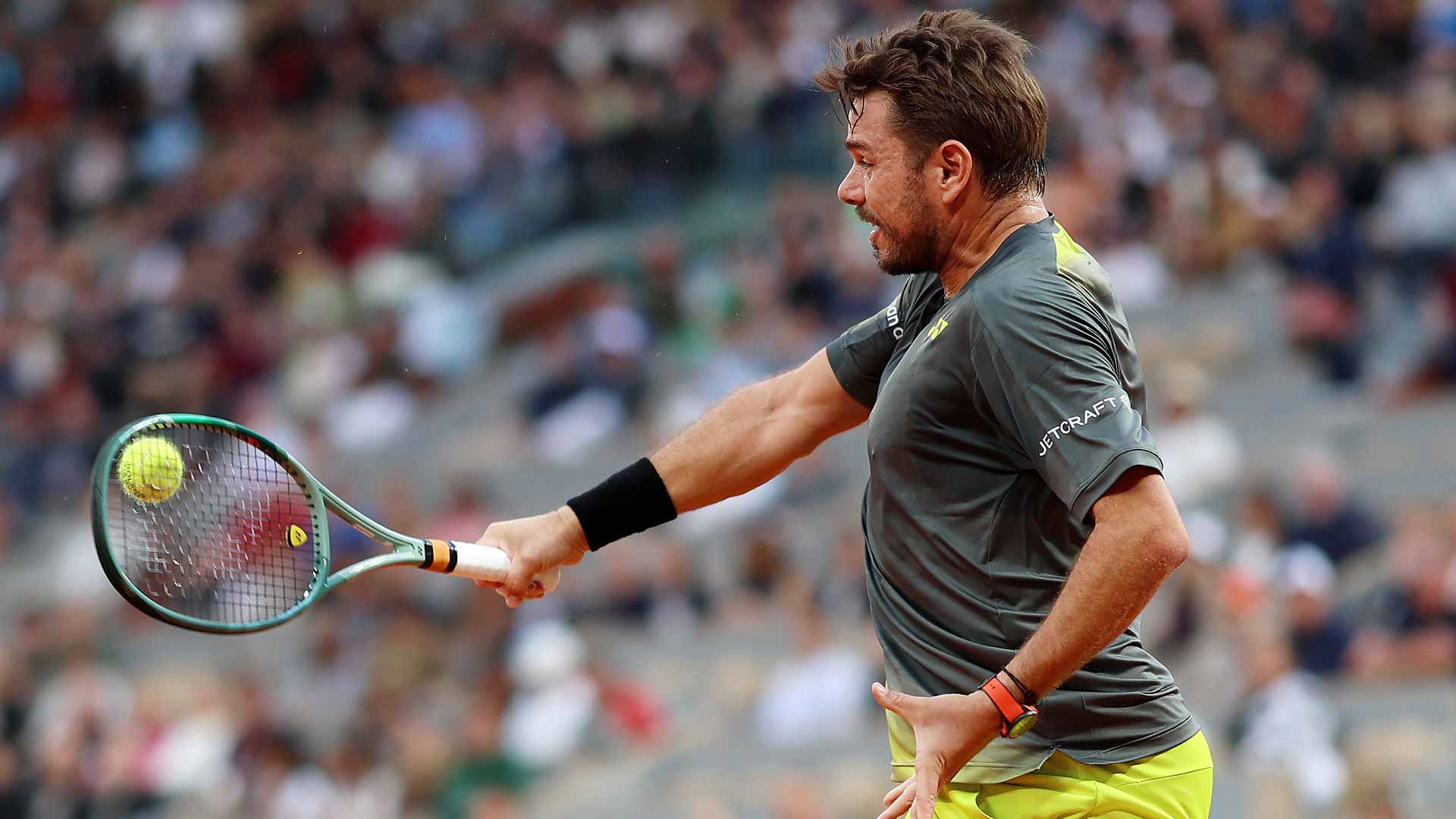 Stan Wawrinka defeats Andy Murray on Sunday in Paris for his 10th win in their Lexus ATP Head2Head series (13-10 Murray).