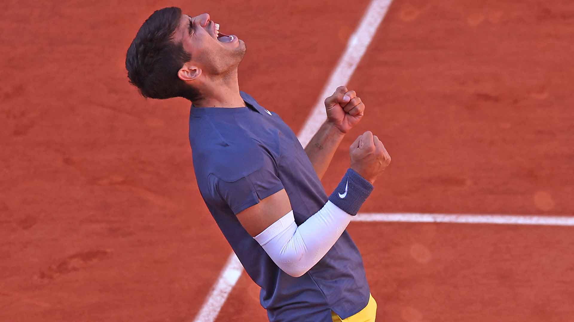 Alcaraz, celebrando su pase a la final de Roland Garros.
