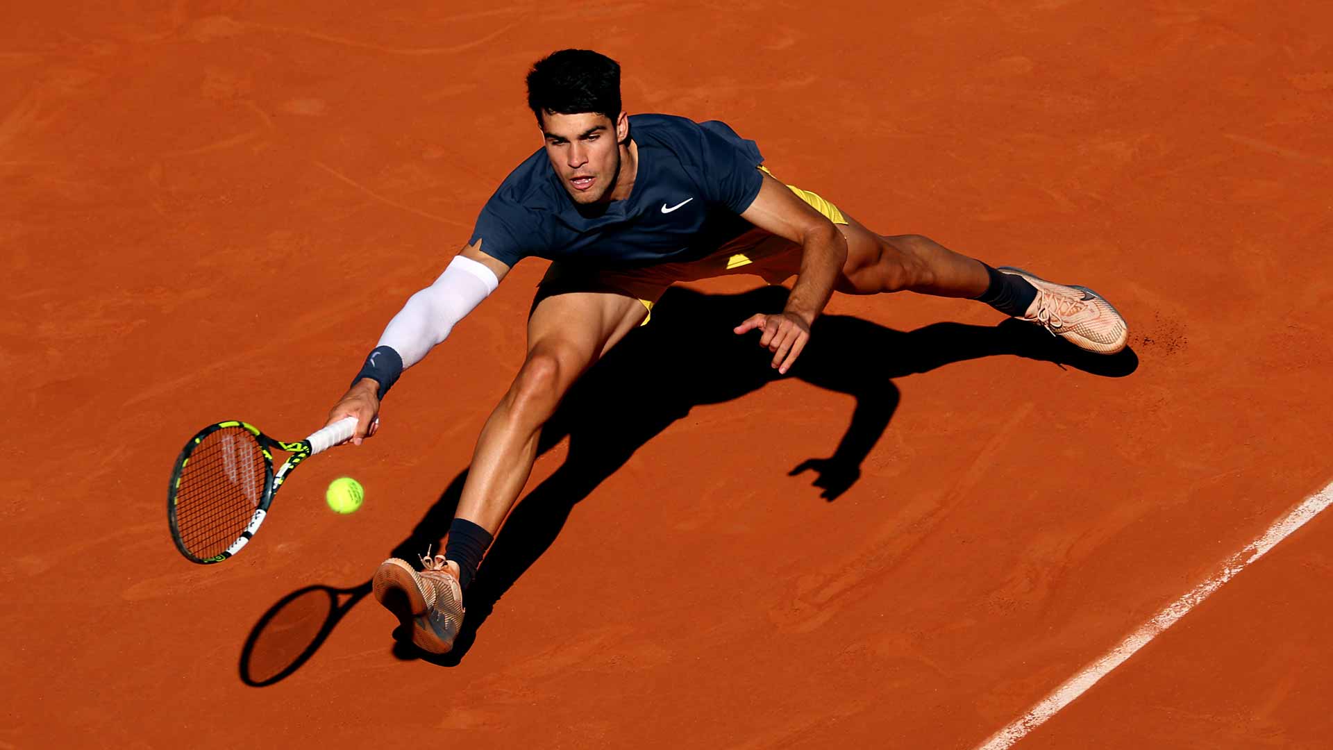 Carlos Alcaraz will try to claim his first Roland Garros title on Sunday.