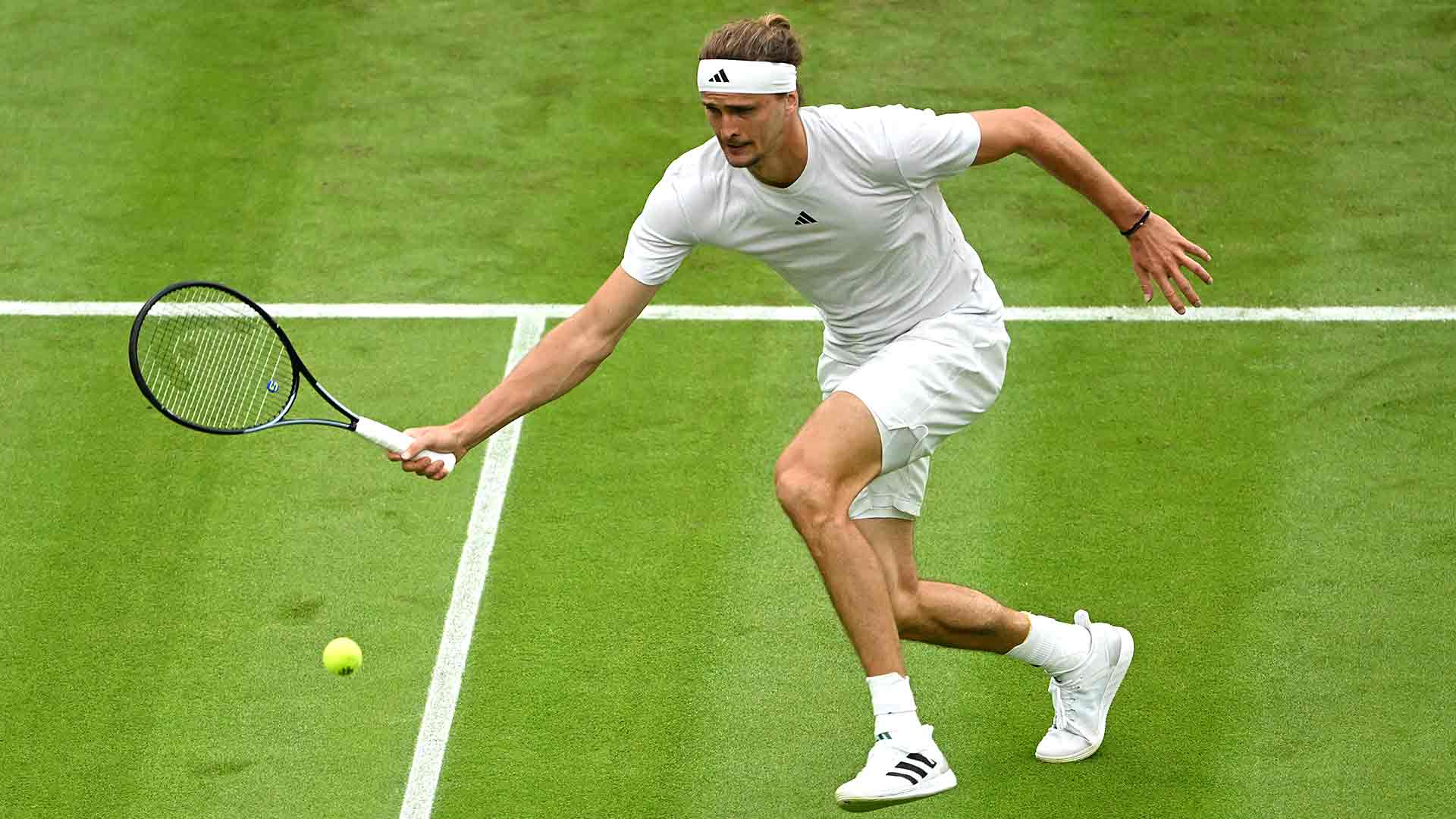Zverev derrocha superioridad en su estreno en Wimbledon