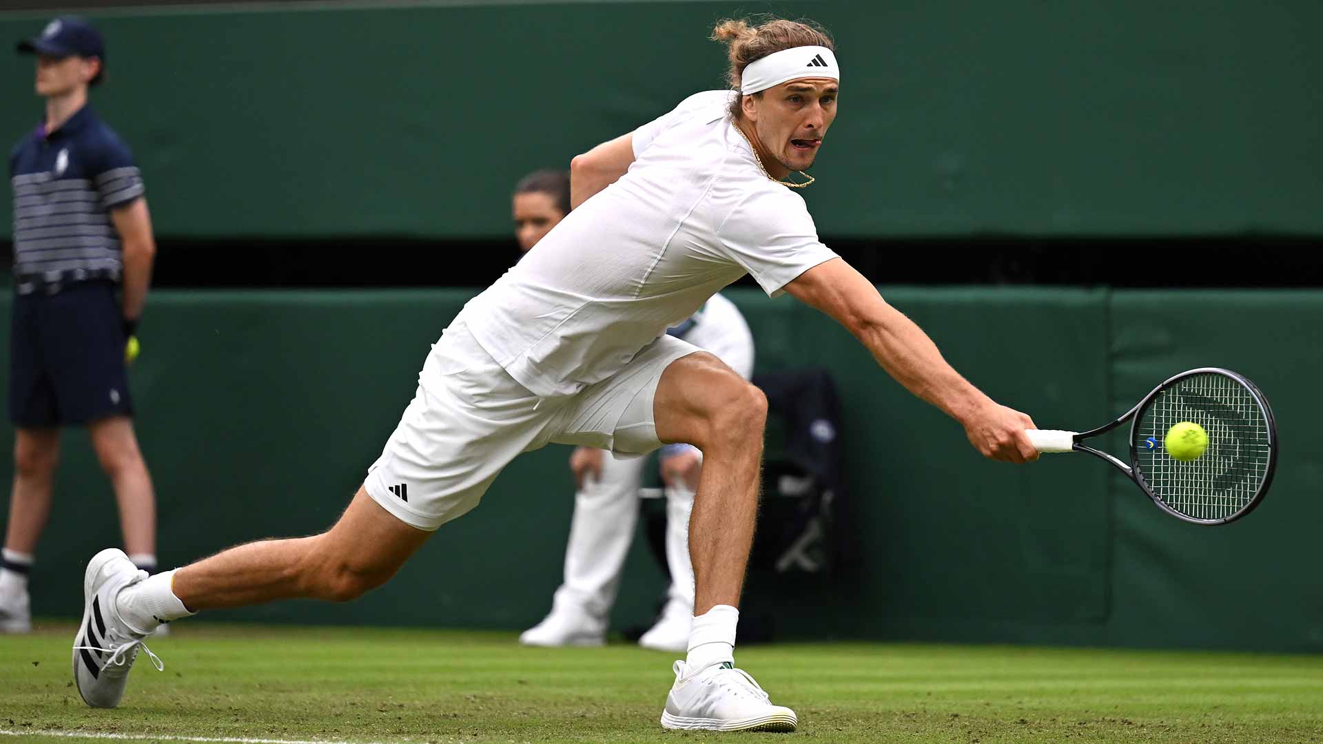 Zverev advances, Comesana stuns Rublev at Wimbledon