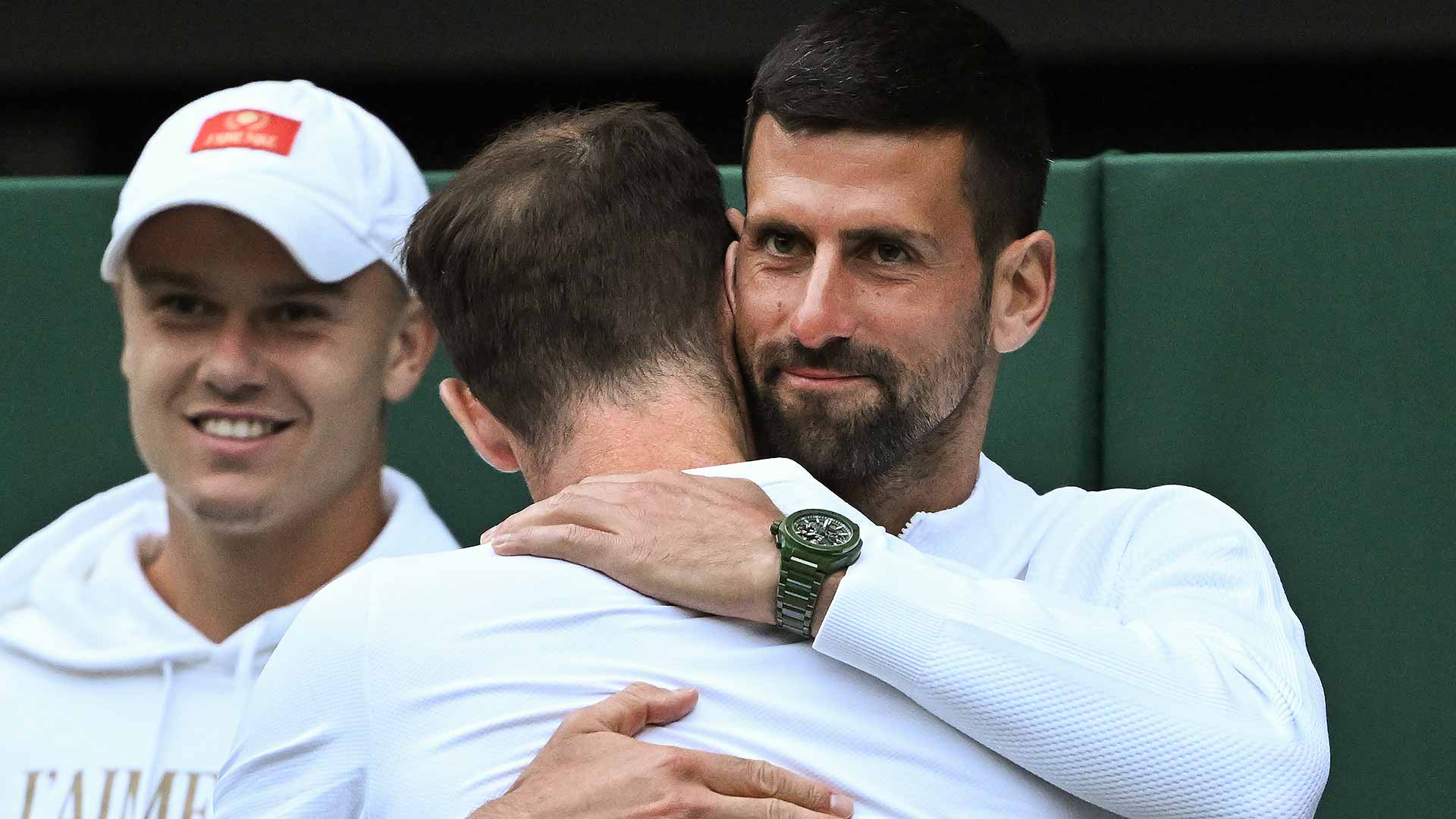<a href='https://www.atptour.com/en/players/novak-djokovic/d643/overview'>Novak Djokovic</a> shares an embrace with <a href='https://www.atptour.com/en/players/andy-murray/mc10/overview'>Andy Murray</a>.