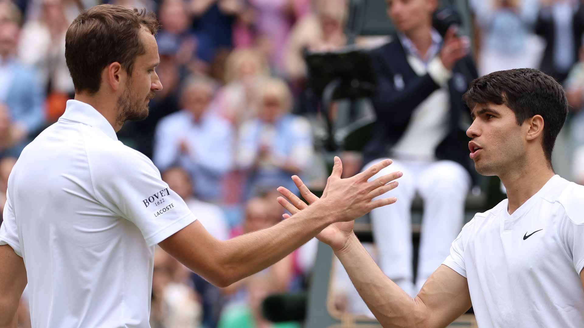 Daniil Medvedev falls to Carlos Alcaraz in the Wimbledon semi-finals for a second straight year.