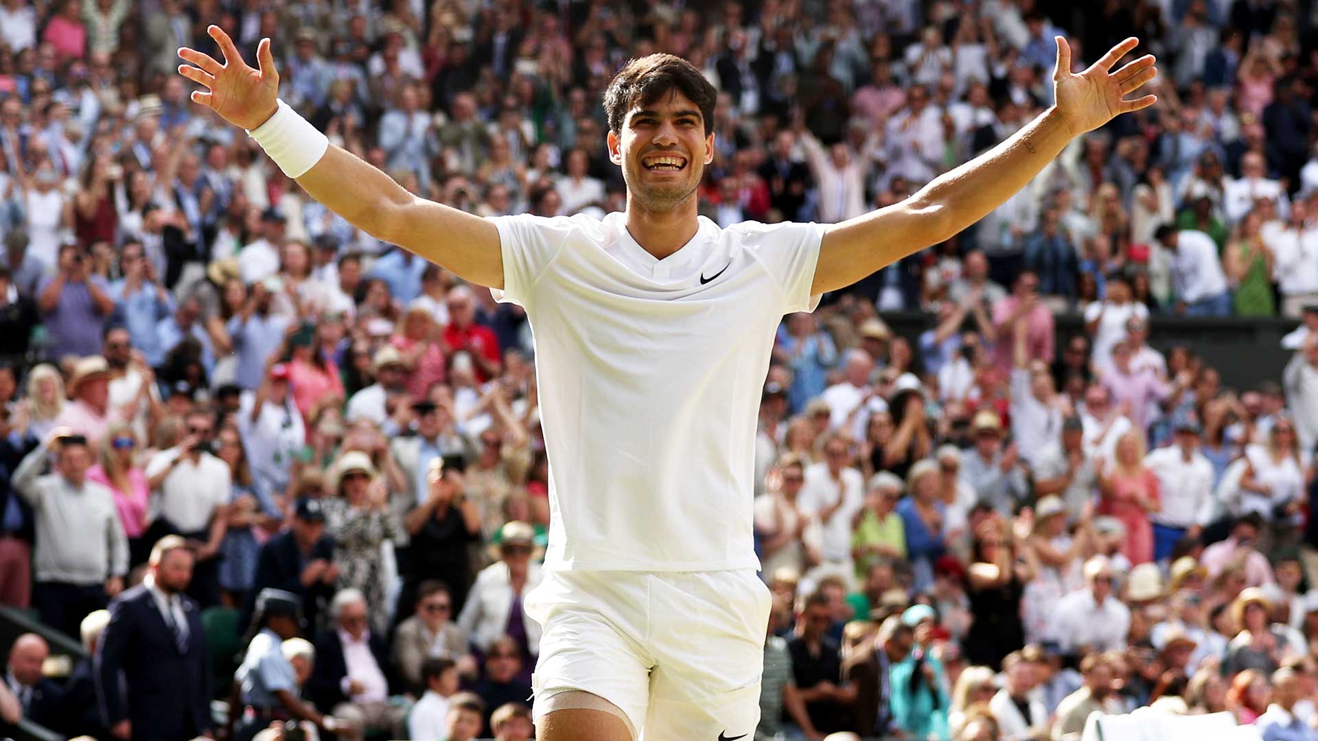 Alcaraz beats Djokovic in Wimbledon final after late plot twist
