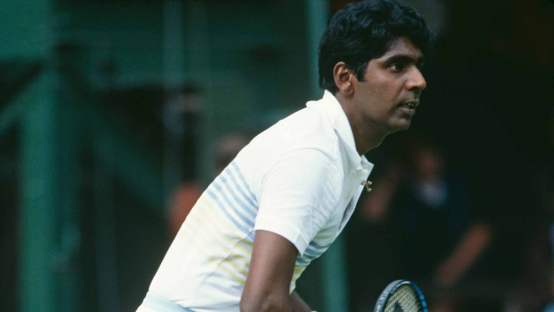 <a href='https://www.atptour.com/en/players/vijay-amritraj/a022/overview'>Vijay Amritraj</a> competing at <a href='https://www.atptour.com/en/tournaments/wimbledon/540/overview'>Wimbledon</a> in 1982.