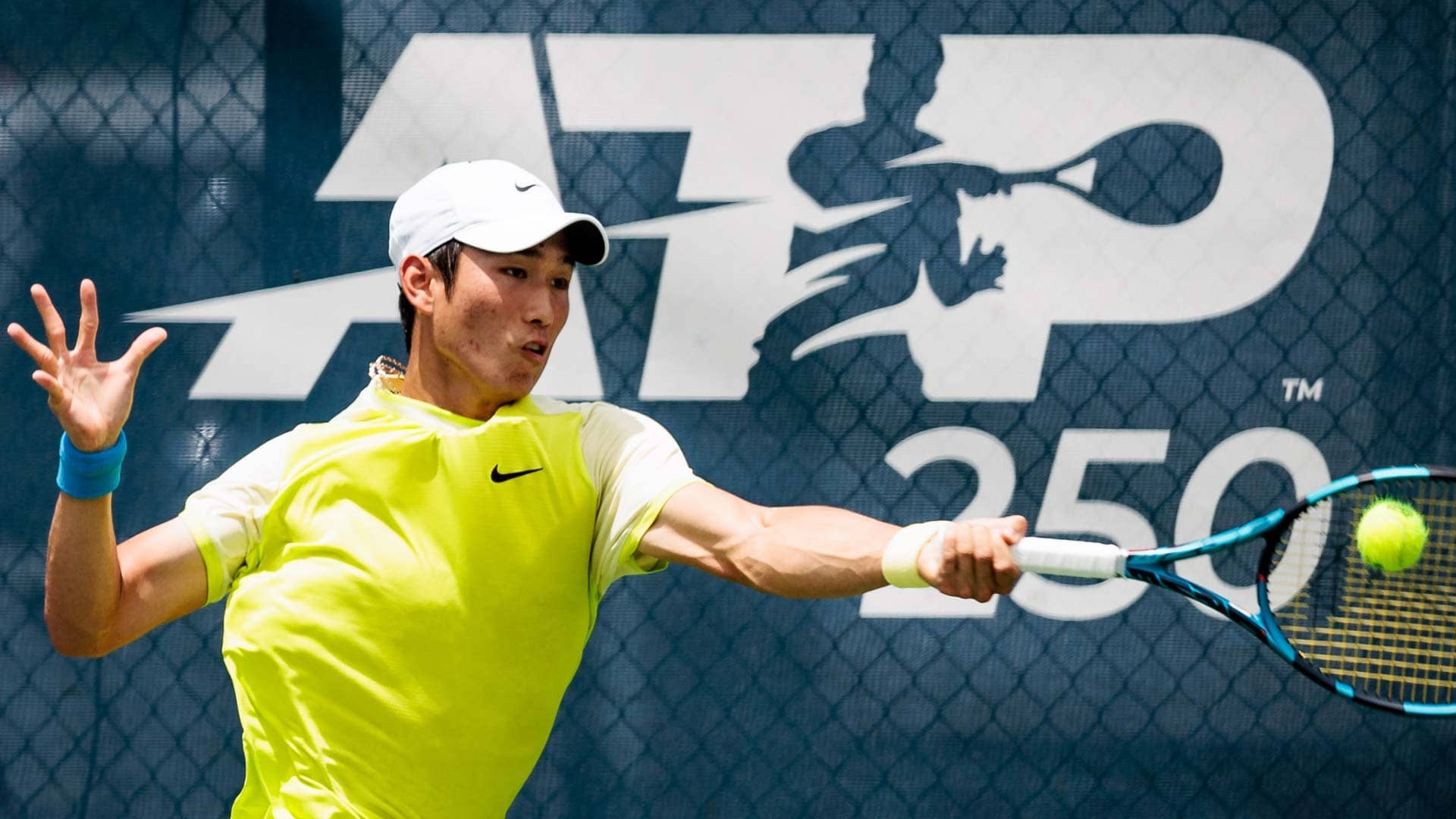 Qualifier Shang Juncheng wins his first Lexus ATP Head2Head meeting against American wild card Andres Martin.
