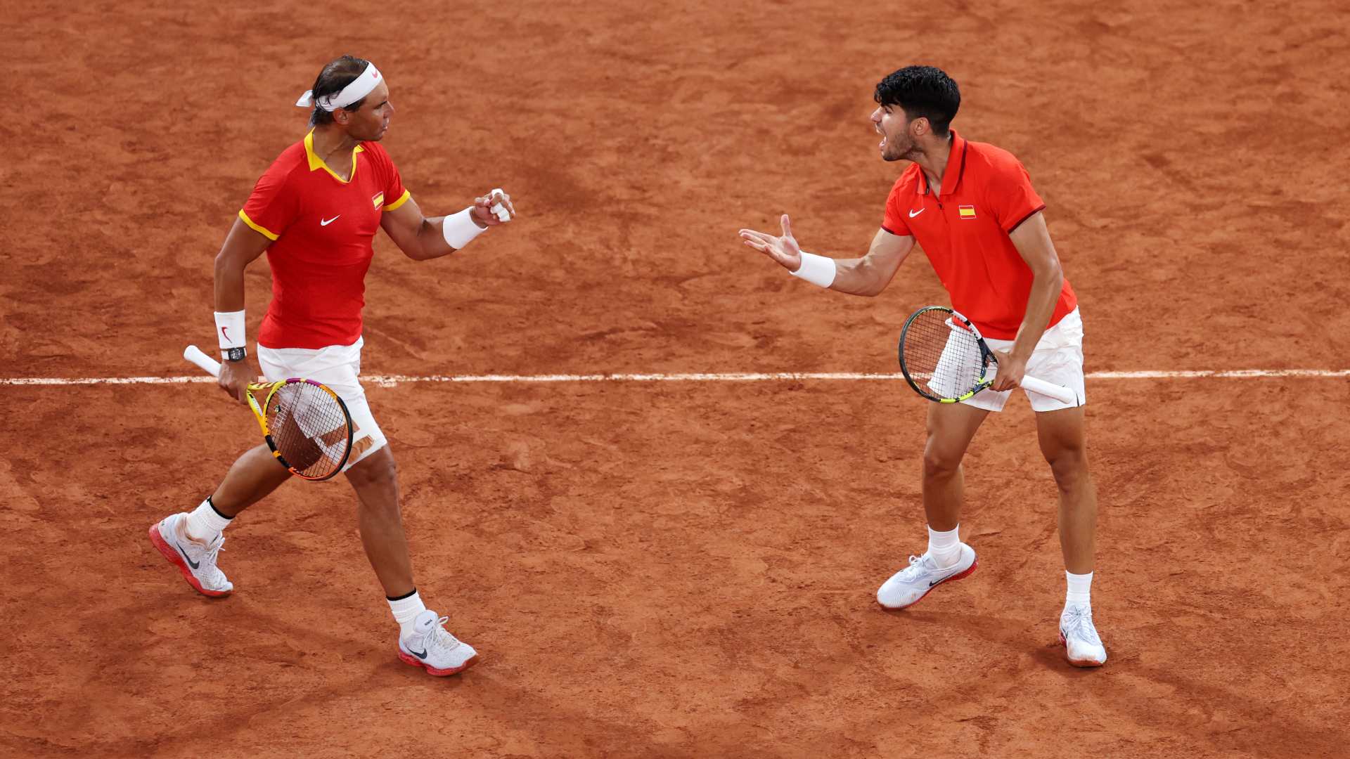 Rafael Nadal y Carlos Alcaraz avanzaron a cuartos de final en dobles en París 2024.