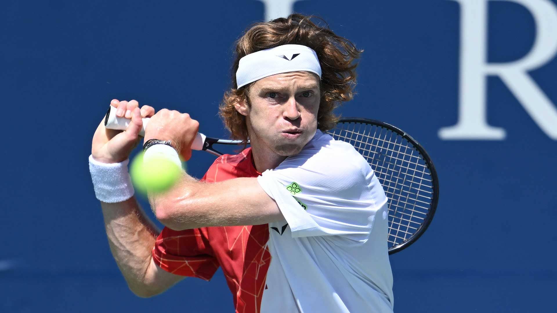 Rublev beats ailing Sinner in Montreal QFs