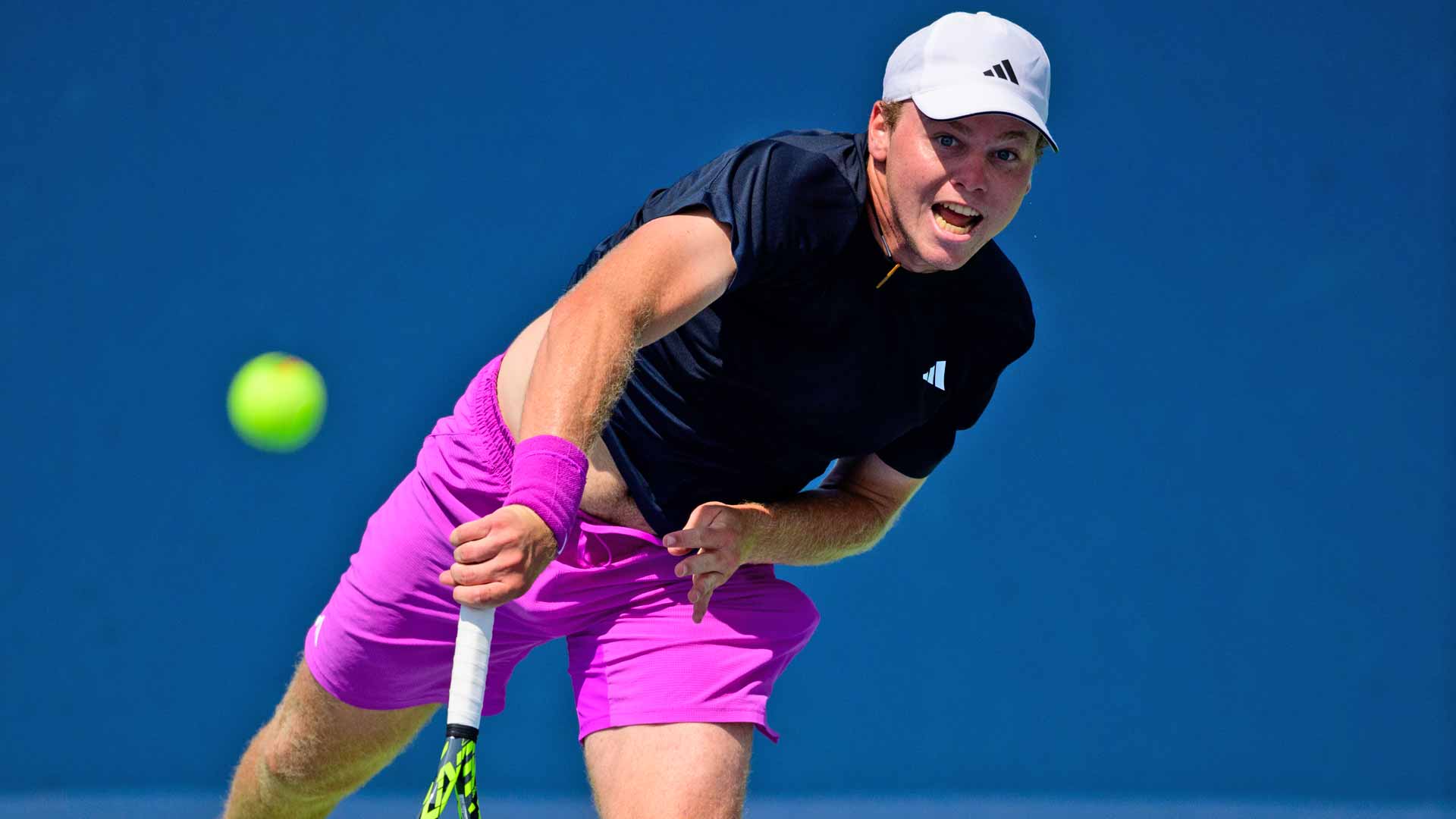 Alex Michelsen defeats Tallon Griekspoor in three sets on Tuesday in Cincinnati.