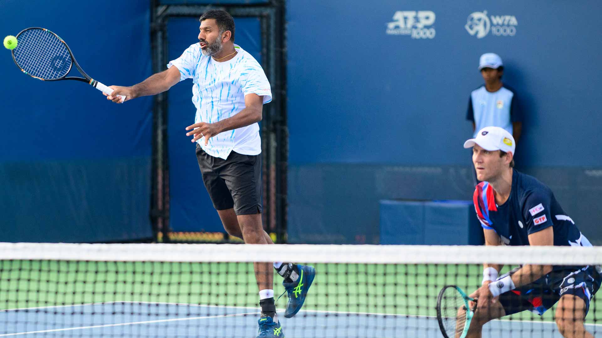 <a href='https://www.atptour.com/en/players/rohan-bopanna/b757/overview'>Rohan Bopanna</a> and <a href='https://www.atptour.com/en/players/matthew-ebden/e690/overview'>Matthew Ebden</a> during Thursday's action in Cincinnati.