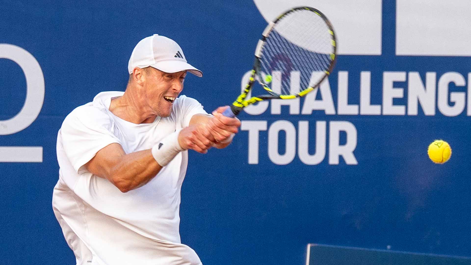 <a href='https://www.atptour.com/en/players/jan-choinski/ch12/overview'>Jan Choinski</a> in action at the Valencia Challenger.